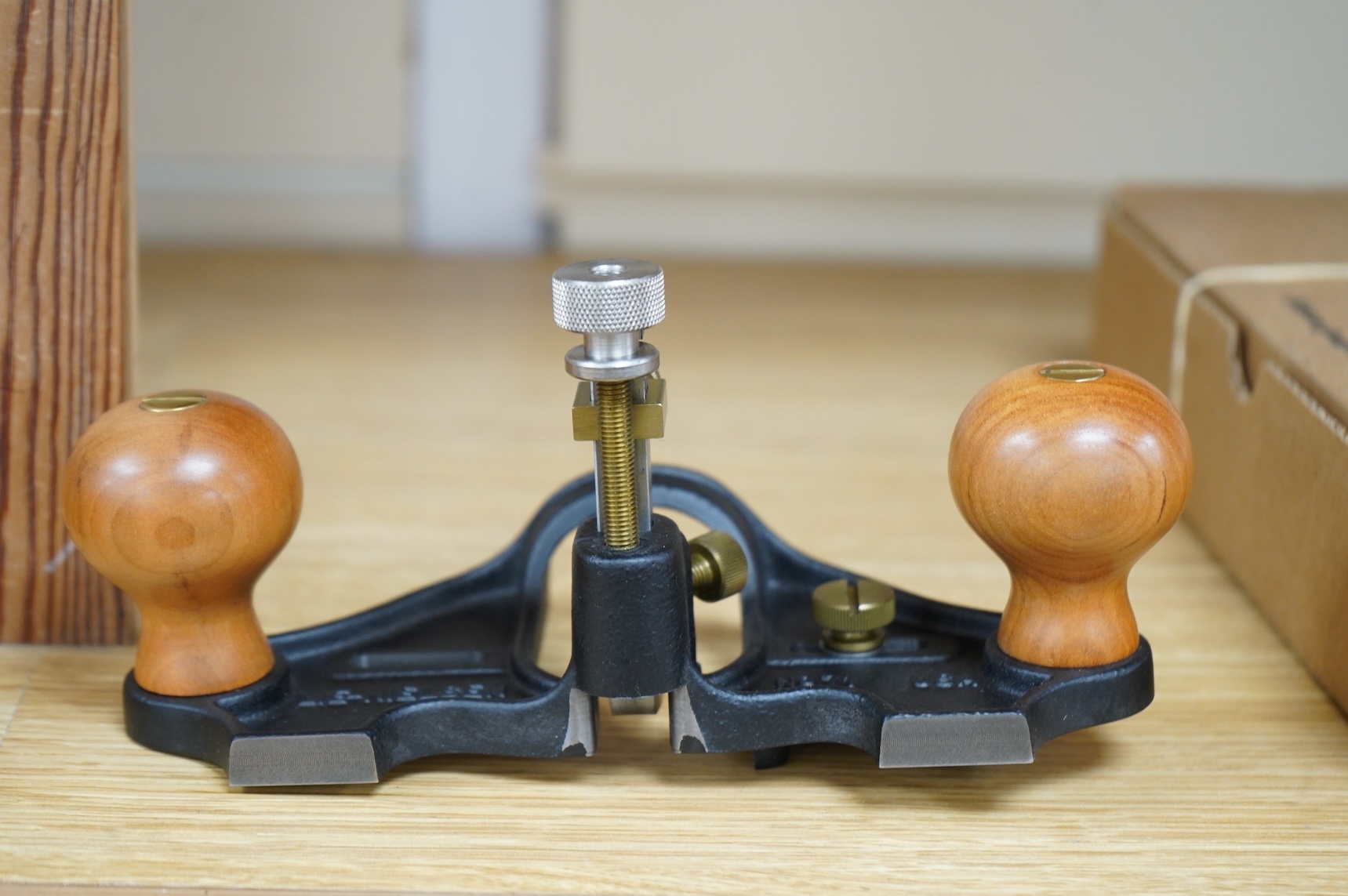 A boxed Lie-Nielsen Toolworks large router plane (L-N 71)